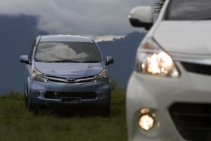 Daihatsu VS Toyota: Manakah yang Paling Enak Dikendarai?